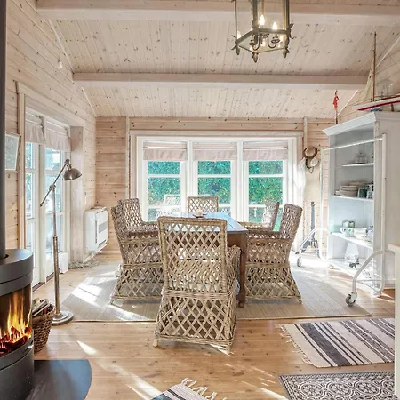 6 Person In Vaeggerlose-by Traum